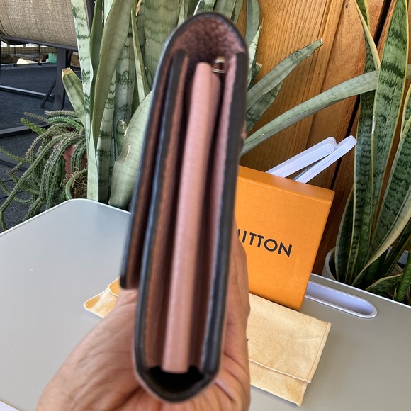 Louis Vuitton Capucines Long Wallet - Picture 4 of 7